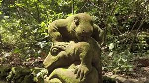 Komodo Dragon Statue Sculpture In Deep