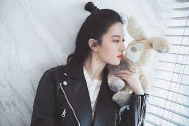 Fashion Icon Liu Yifei Releases Fashion