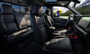 2023 Nissan Frontier Interior Features