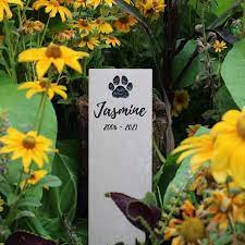 Pet Memorial Ideas For The Garden