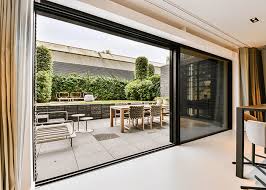 Staying Cool With Retractable Screens