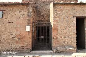 Pompeii Madain Project En