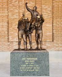 Ara Parseghian Statue Dedication