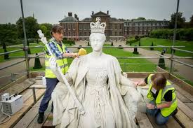 Clean Queen Victoria Statue
