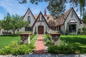 English Tudor Cottage Traditional