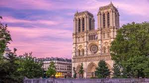Notre Dame Archiv Footage