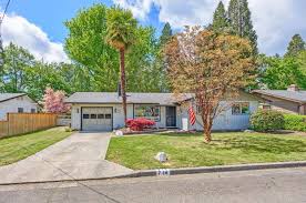 Story Homes In Grants Pass