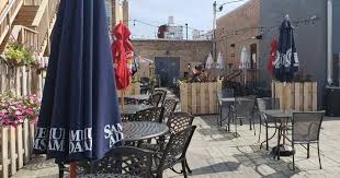 Outdoor Dining In Chicago Suburbs