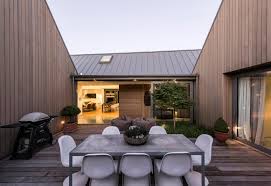 case ornsby completes cedar clad house