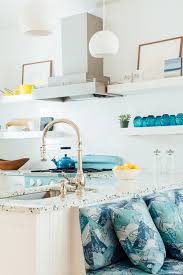 37 Recycled Glass Countertop Ideas
