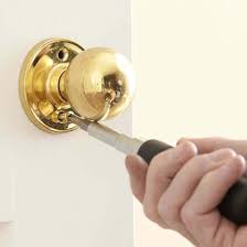 How To Change A Doorknob Quickly For An