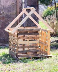 Diy Pallet Playhouse How To Make A