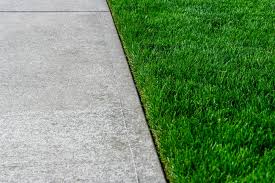 Edging The Lawn For A Super Smart Finish