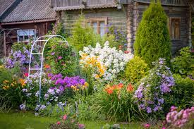 19 Garden Trellis Ideas That Showcase