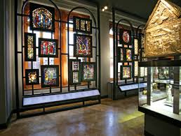 Displaying Stained Glass In A Museum