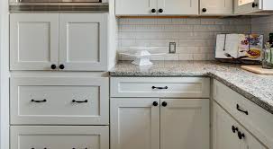 Knobs Or Pulls On Kitchen Cabinets