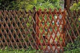 17 Lattice Fence Ideas For Inspiration