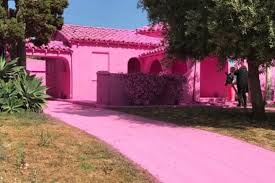 Three Pink Houses In Los Angeles Lure