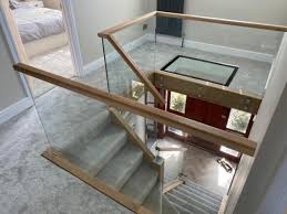 Elegant Glass Staircase Barade
