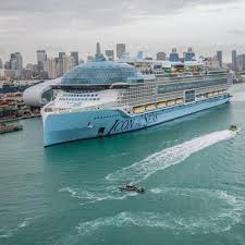 World S Largest Cruise Ship Arrives At