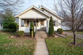 3 Bedroom Home In Eau Claire 215 000