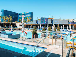 10 Best Pools In Vegas