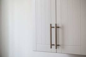 Put Knobs And Handles On Kitchen Cabinets