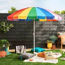 35 Parasol That Cheers Up The Garden