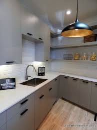 Modern Gray Kitchen Cabinets With Black