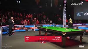 Mark Selby Shivering While Clutching