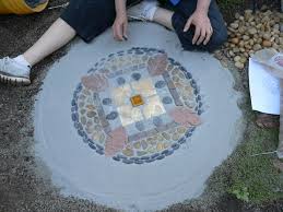 Garden Mosaic With Dry Concrete Method