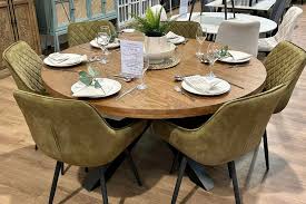 Pairing Your Oak Dining Table With The