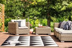 Do Outdoor Rugs Ruin Wood Decks