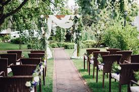 How To Make A Backyard Wedding Special