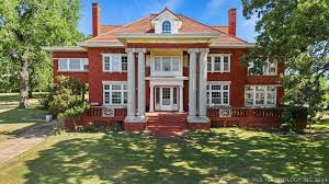 1913 Colonial Revival House In Ada