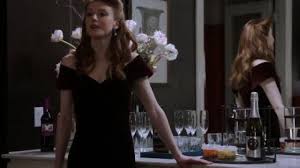 Die darsteller passen perfekt, vor allem die grandiose mariska hargitay. Red Velvet Dress Worn By Olivia Benson Alexandra Waterbury In Law Order Special Victims Unit Season 21 Episode 17 Spotern