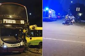 The crash left the windscreen of the bus shattered. School Bus Driver And 10 Year Old Boy Taken To Hospital After Accident With Sbs Transit Bus Singapore News Top Stories The Straits Times