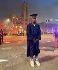 Top houston senior photographer, maria snider photography, features the recent cap and gown pictures she took in the woodlands. Why People Are Wearing Graduation Gowns To Blm Protests