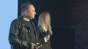 Układ trójmiejski nie umiera nigdy. Kamil Durczok Zatrzymany Zarzut Zbrodni Przeciwko Srodkom Platniczym Chodzi O Weksel Na 3 Mln Zl Polsat News