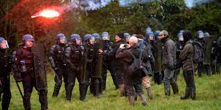 La déclaration d'utilité publique prenant fin. Notre Dame Des Landes Les Zadistes Parviennent A Bloquer Des Maillons Du Systeme