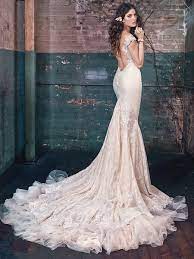 Verkaufe hier mein schönes brautkleid mit langer schleppe. Ruckenfreie Brautkleider