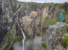 It is one of the tallest waterfalls in the world. Norwegen 2020 Wasserfalle Doros Reiseblog