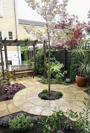 Tropical Courtyard Garden Ideas And Big Garden Ideas Beautiful In 2020 Small Courtyard Gardens Courtyard Gardens Design Small Front Yard Landscaping