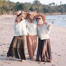 Biasanya di bintang 3 aja wkwk. 7 Tips Padu Padan Style Hijab Ke Pantai Gotomalls