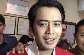 Saat itu kriss hatta hendak dimintai bantuan untuk mempublikasikan sosok politikus ini. Kriss Hatta Pamer Rumah Baru Netizen Segera Cari Istri Baru Matamata Com