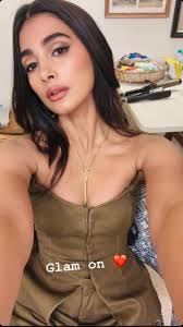 Shrishti Seth's Instagram, Twitter & Facebook