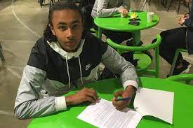 Joshua zirkzee fifa 21 career mode. Joshua Zirkzee Snubs Man Utd And Arsenal He S At Everton Discussing Terms Report Daily Star