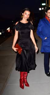 6 311 406 tykkäystä · 11 232 puhuu tästä. Emily Ratajkowski Wears The Season S Must Have Party Boot At 15 Hudson Yards Vogue