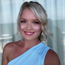 Riana Kenneda (@RianaKenneda)