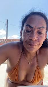 Elizabeth Bergamasco's Instagram, Twitter & Facebook